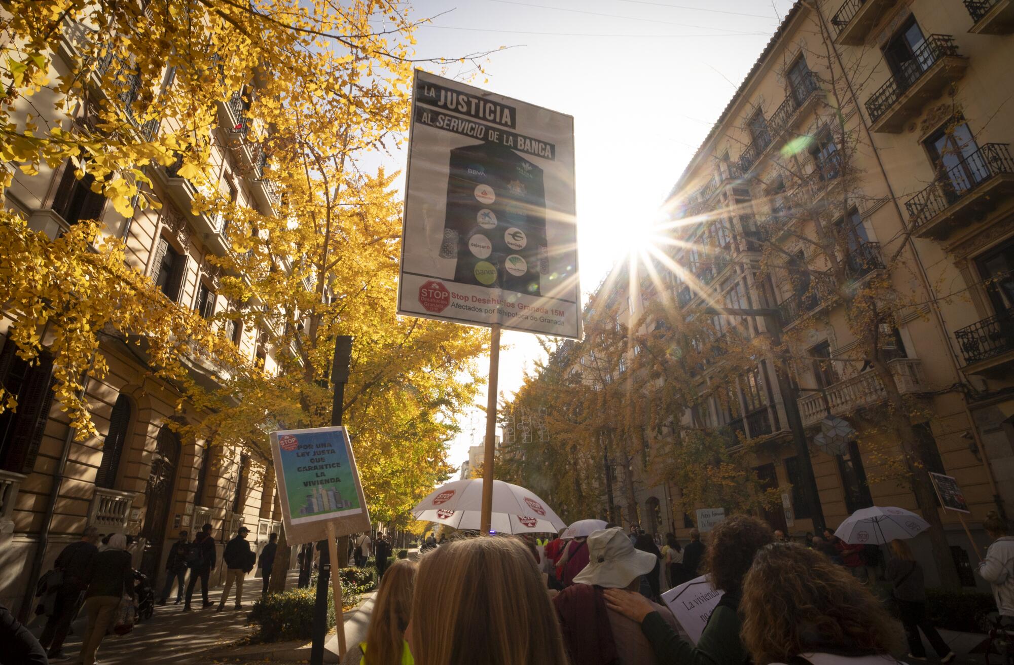 Manifestación contra el negocio especulativo de la vivienda - 10