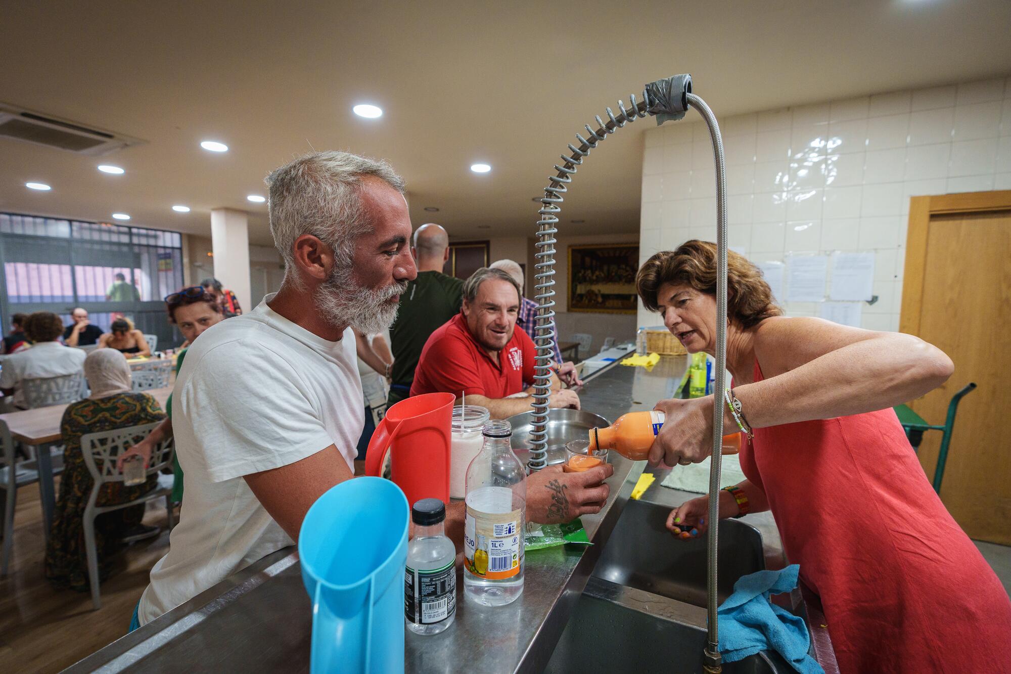 Refugio climático para las personas sin hogar de Granada en agosto - Elisa