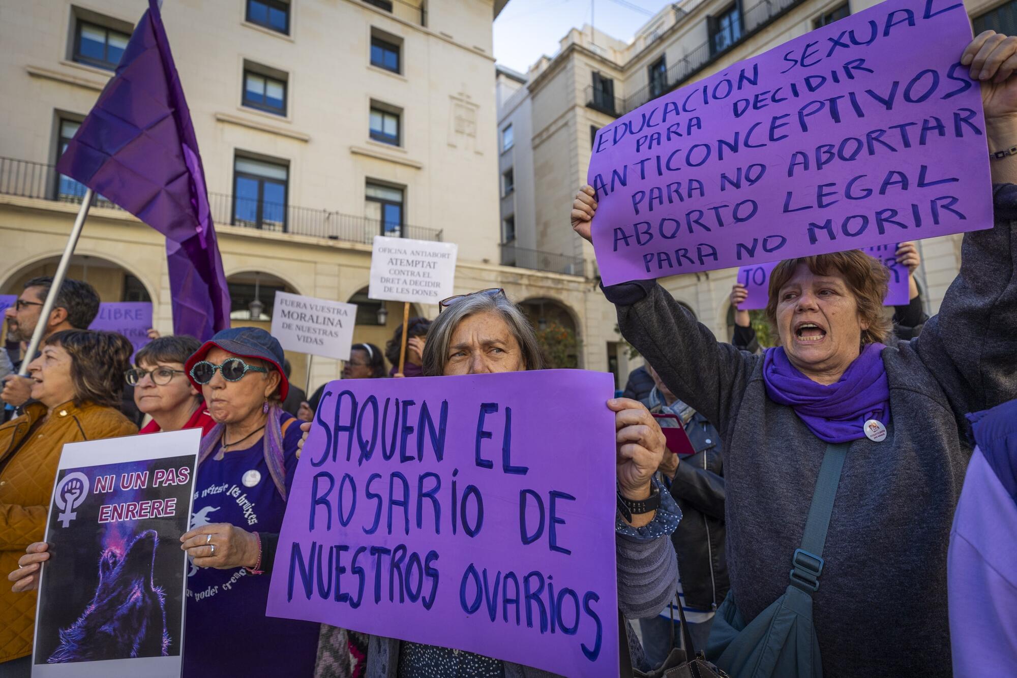 Movilización contra la oficina antiaborto de PP y Vox en Alicante - 2