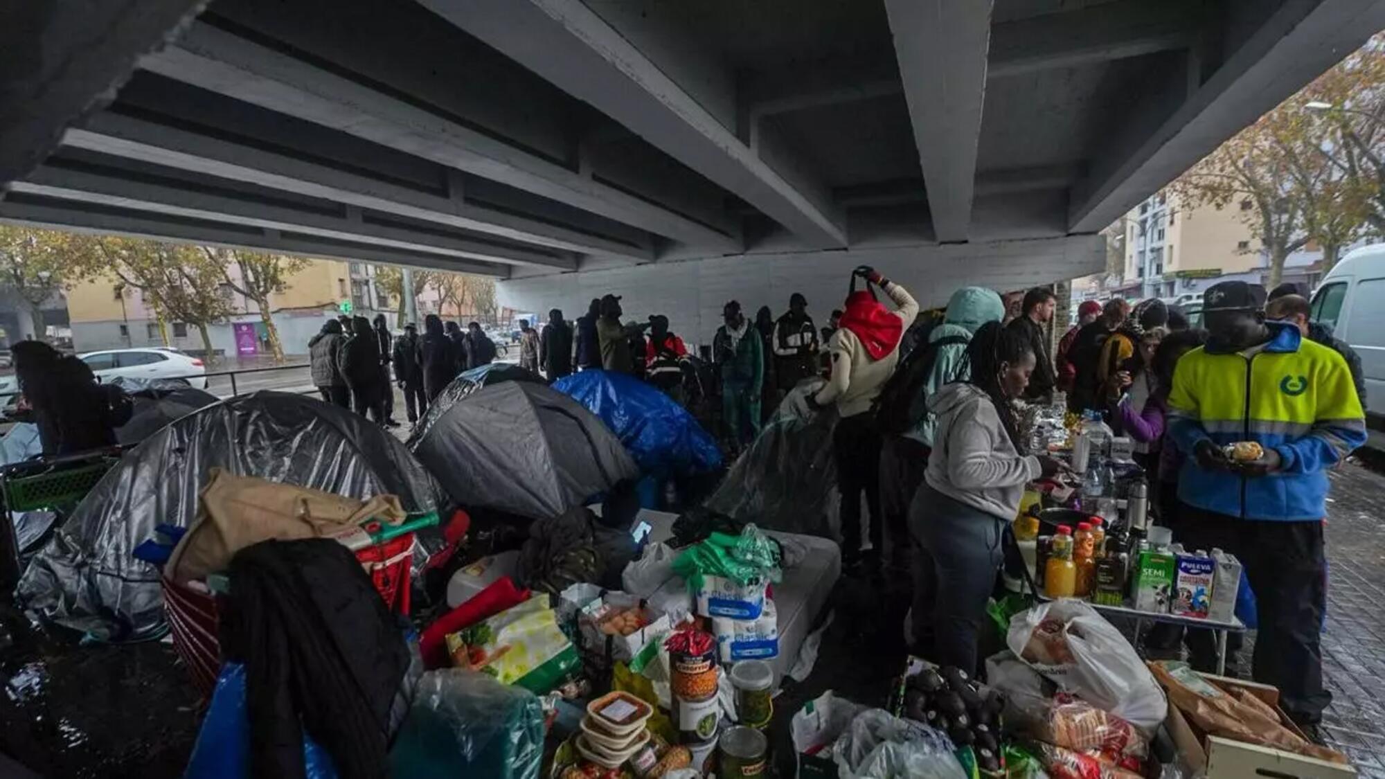 Campamento improvisado tras el macrodesahucio en Badalona. Foto: Sindicat de l’Habitatge de Catalunya