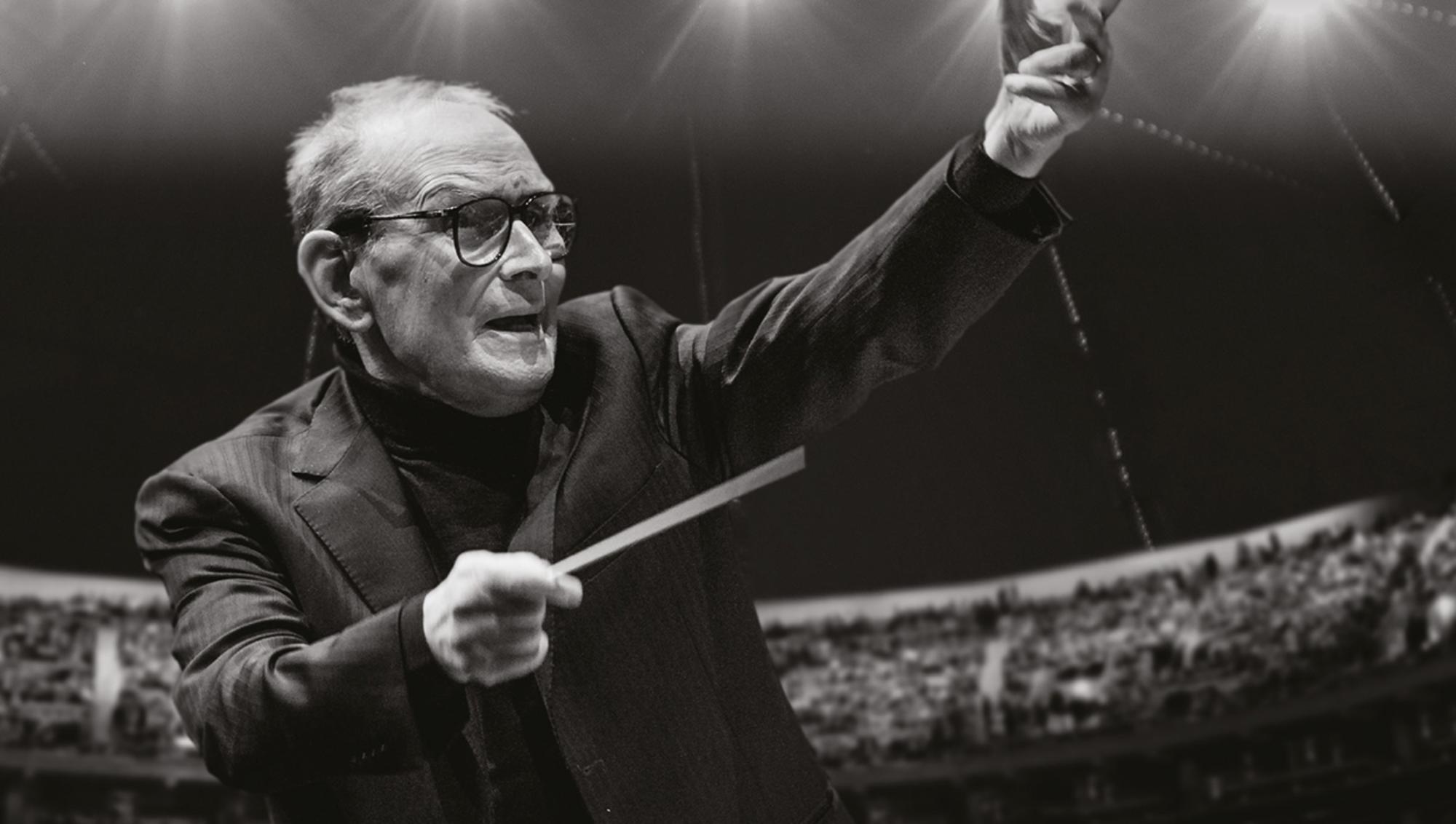 Ennio Morricone dirixindo