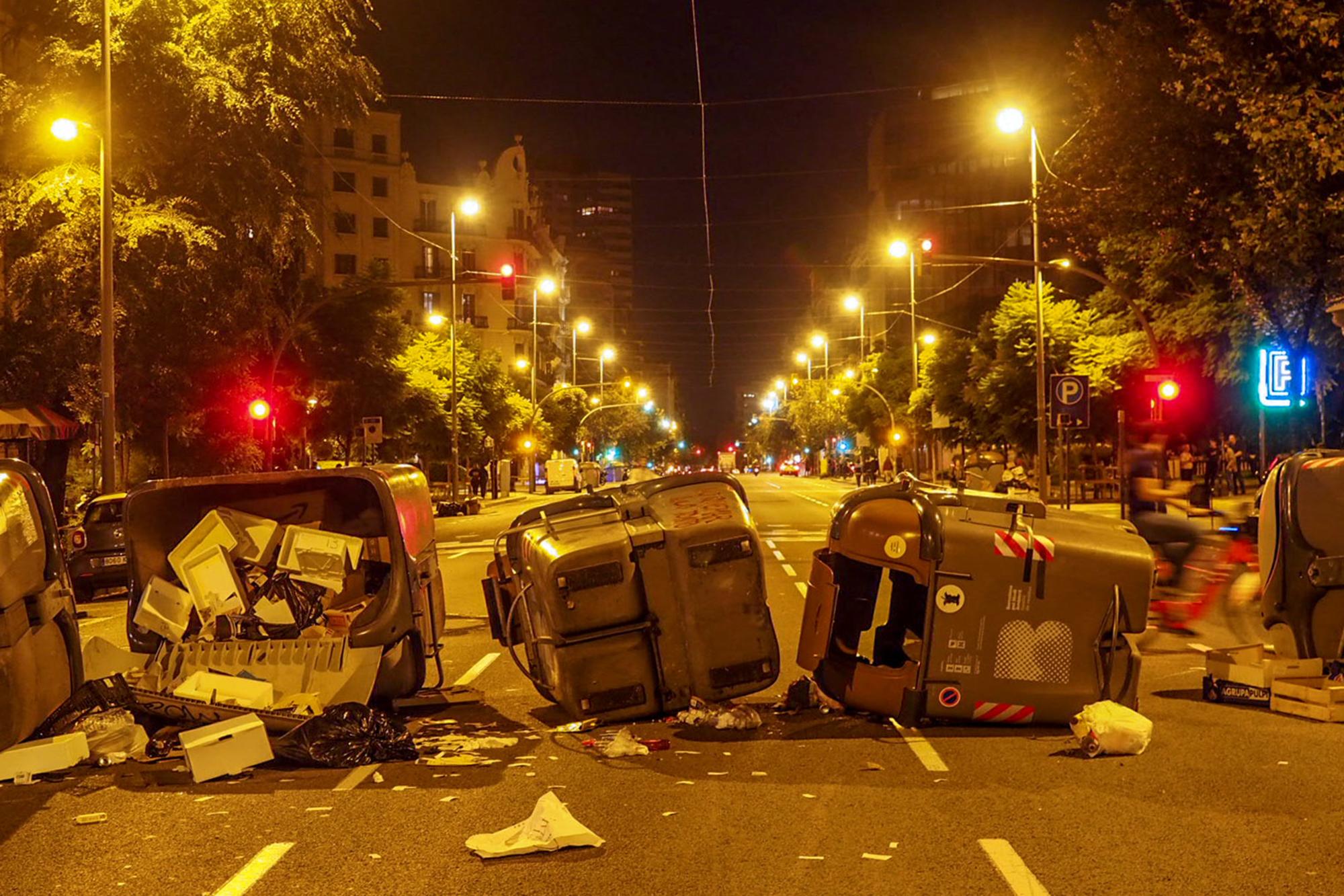Barricada en la noche del 17 de octubre en Barcelona