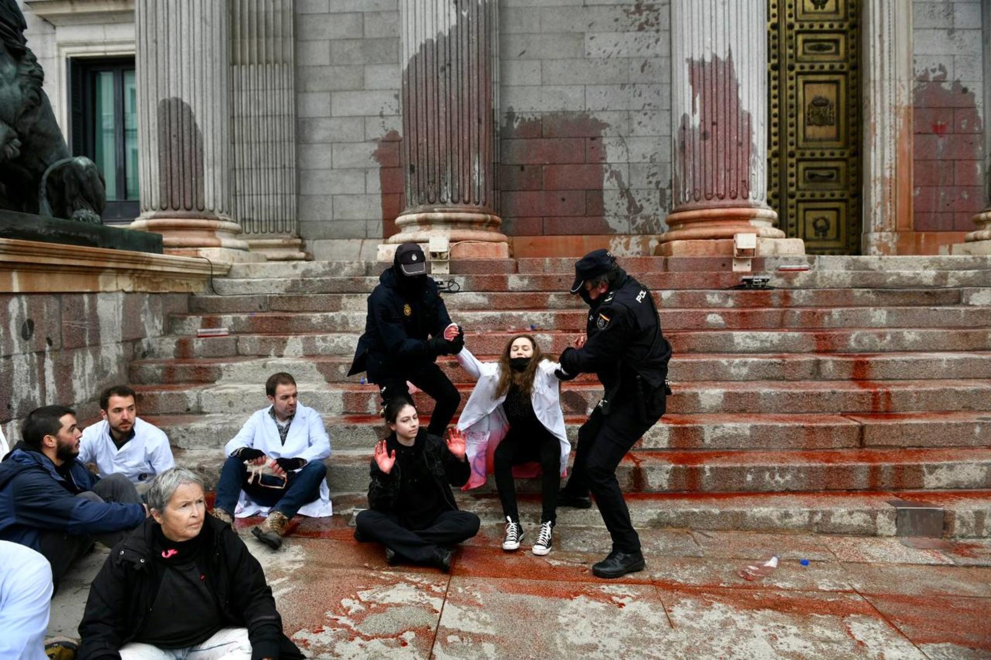 La Rebelión Científica tiñe de rojo el Congreso.