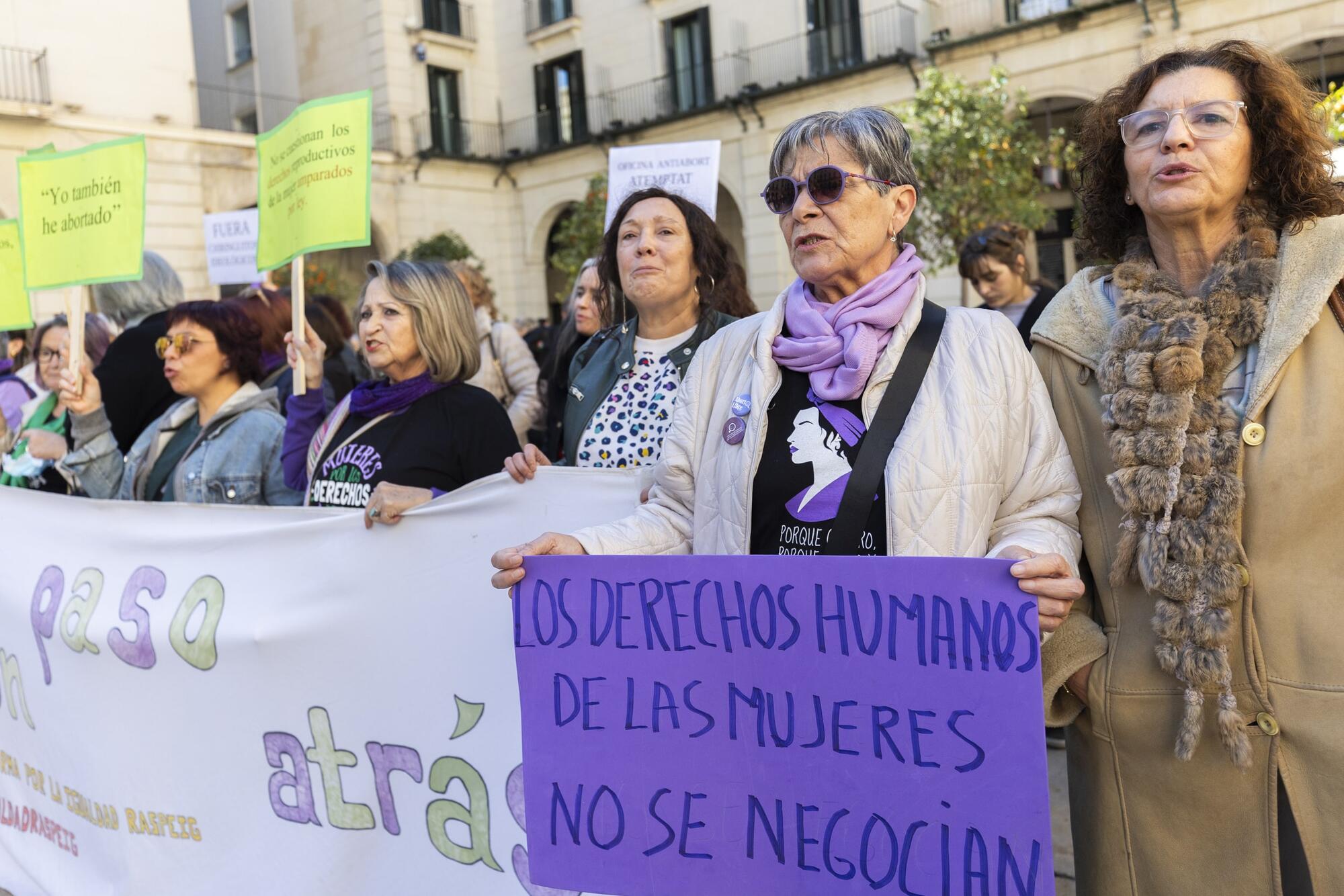 Movilización contra la oficina antiaborto de PP y Vox en Alicante - 4