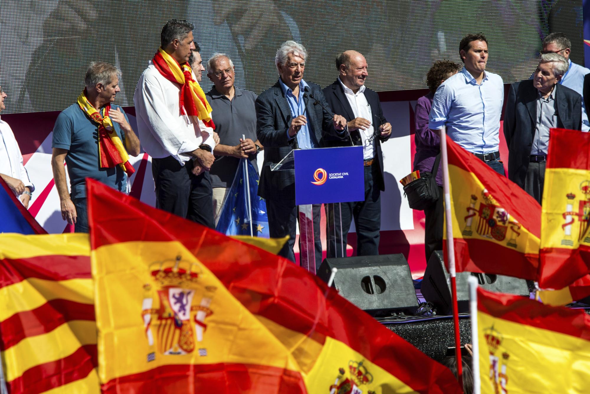 Manifestación españolista contra la independencia de Catalunya después del referéndum.