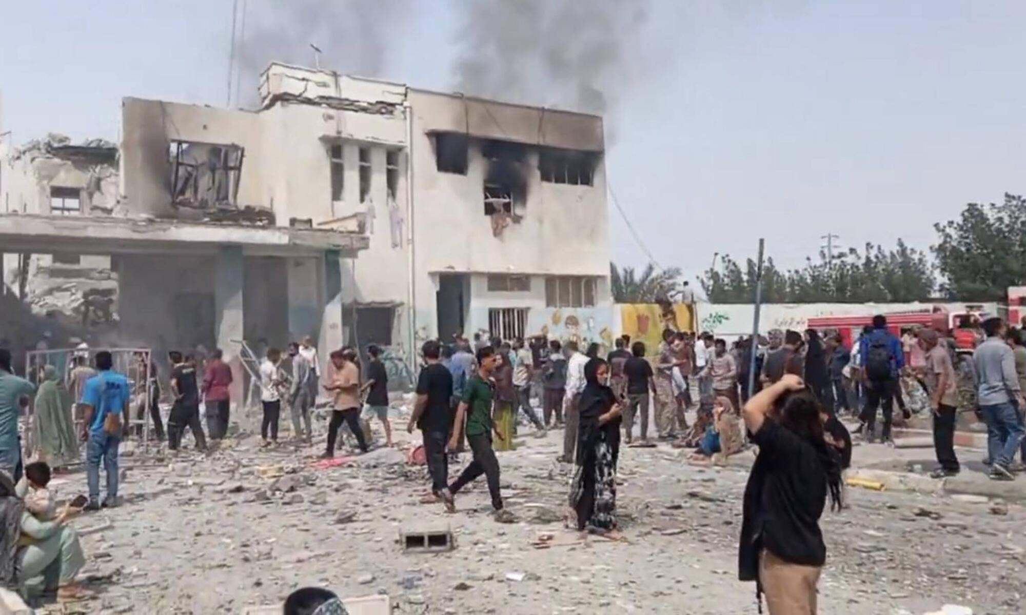 Una escuela primaria en Minab, en la provincia de Hormozgan, en el sur de Irán, fue bombardeada por EEUU e Israel. Al menos 85 niñas murieron.