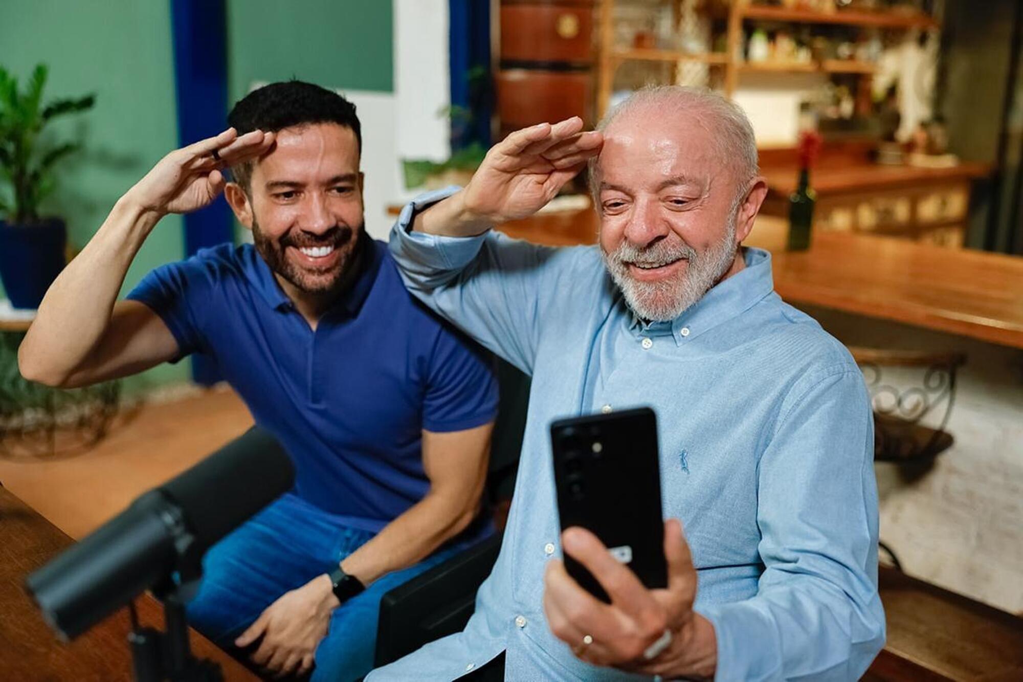 Lula e Janones falam com o maior exército democrático do mundo