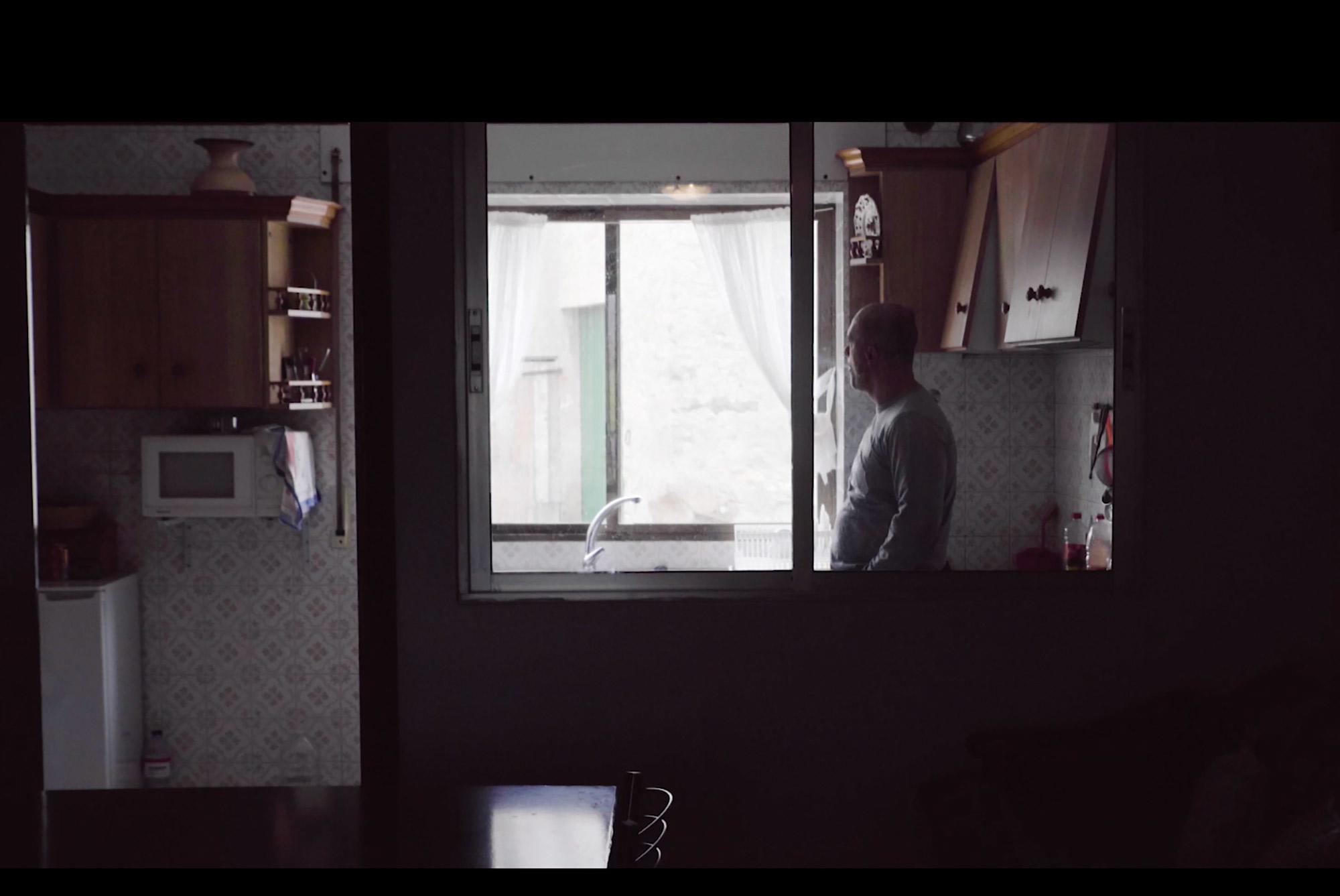 Arges Artiaga, en su casa en el corto documental ‘Furtivo’