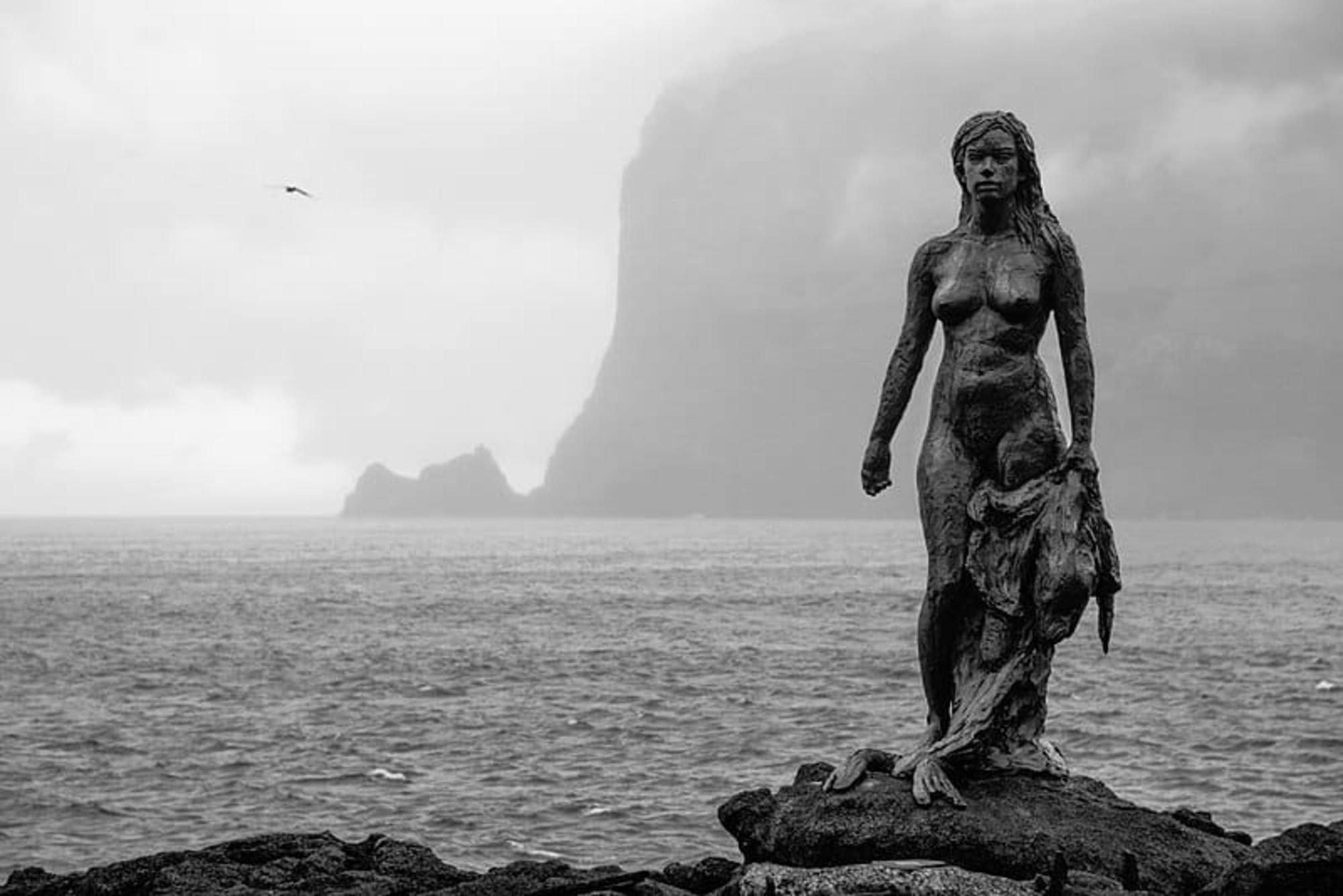 Estatua de la selkie de Mikladalur