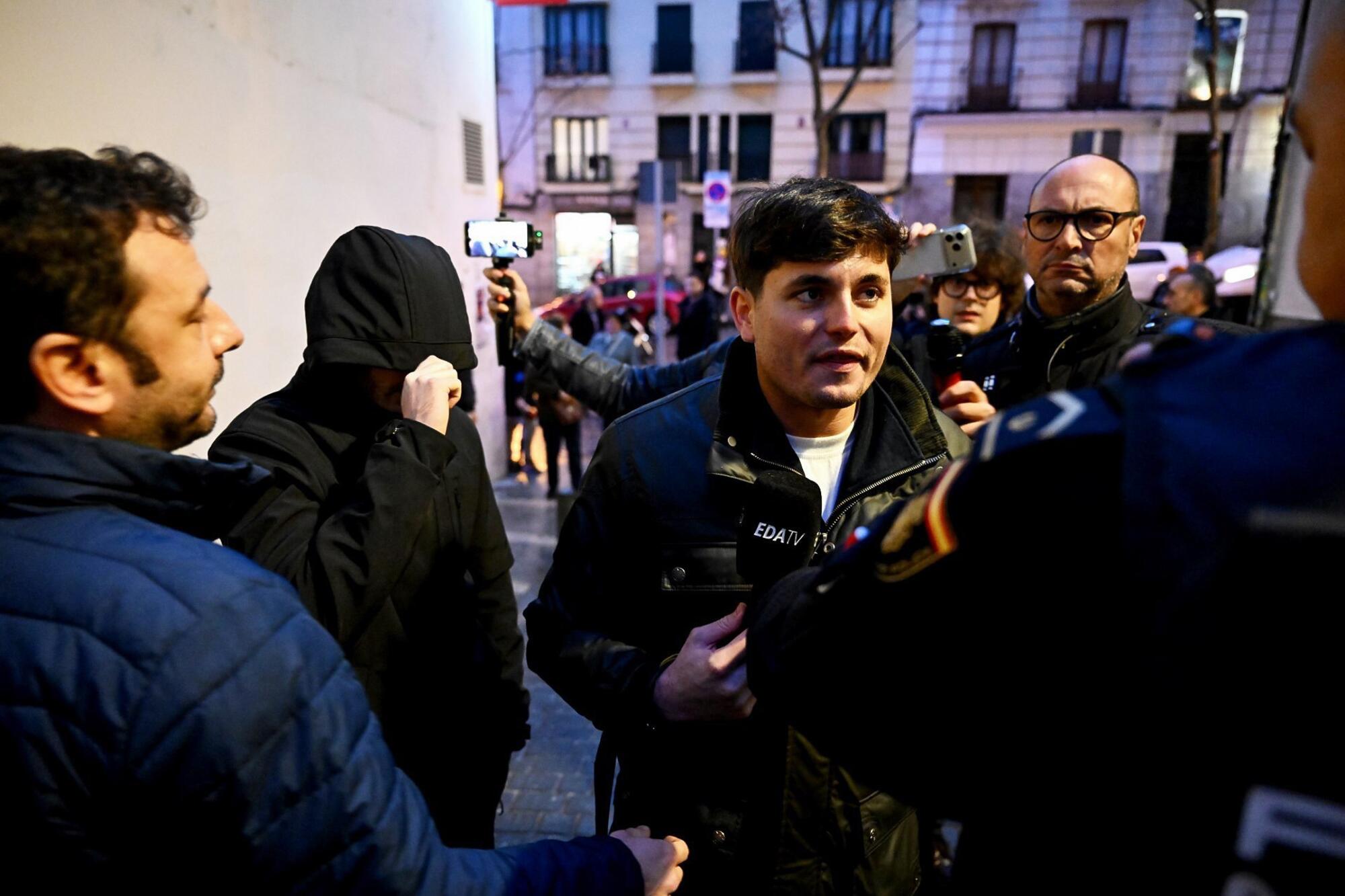 Vito Quiles acoso acto regularización