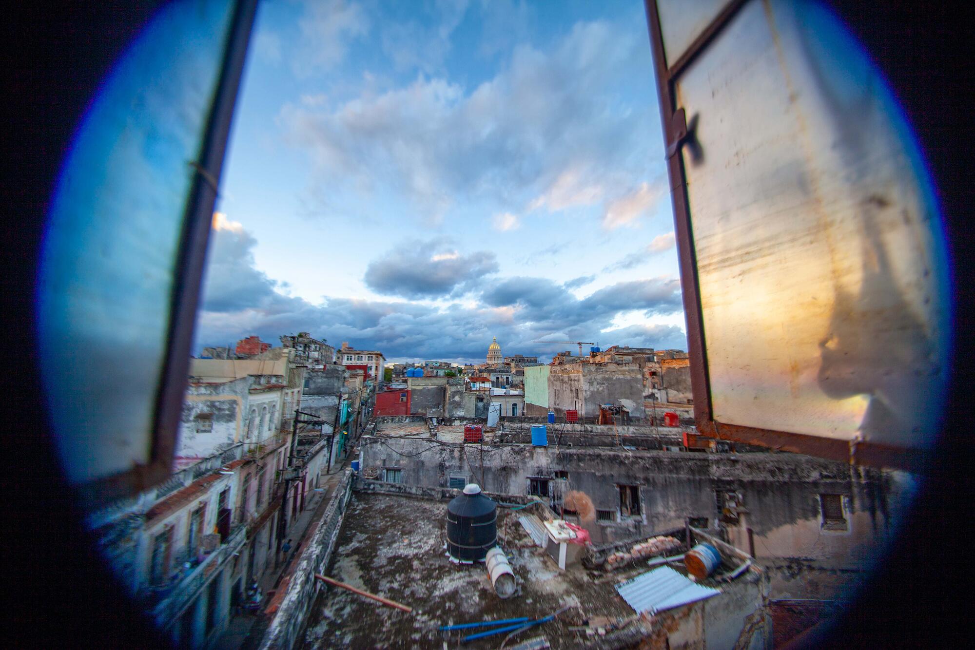 Vista de La Habana durante un apagón en el marco de la crisis energética de febrero de 2026. Los cortes ya alcanzan hasta 18 horas consecutivas de interrupción del servicio eléctrico