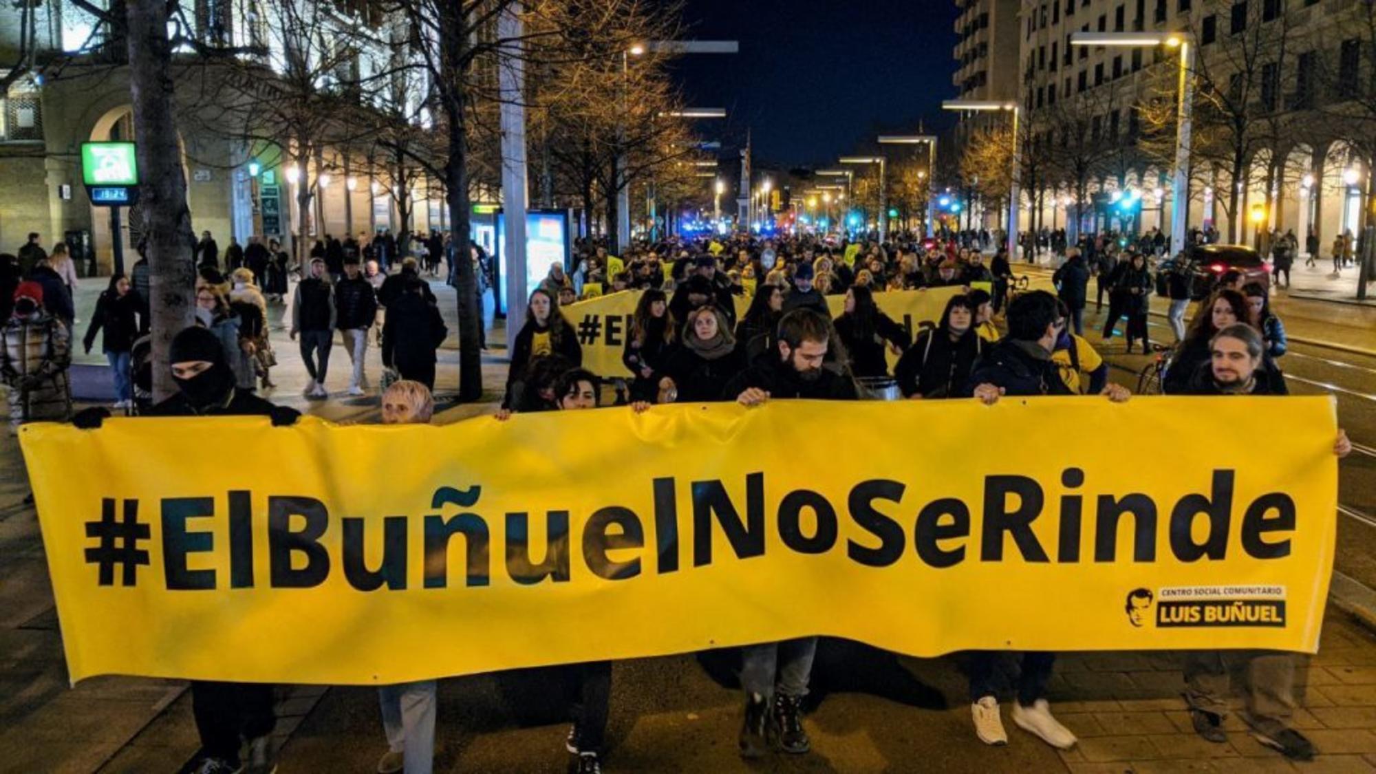 Manifestación contra el desalojo del Centro Social Comunitario Luis Buñuel en Zaragoza