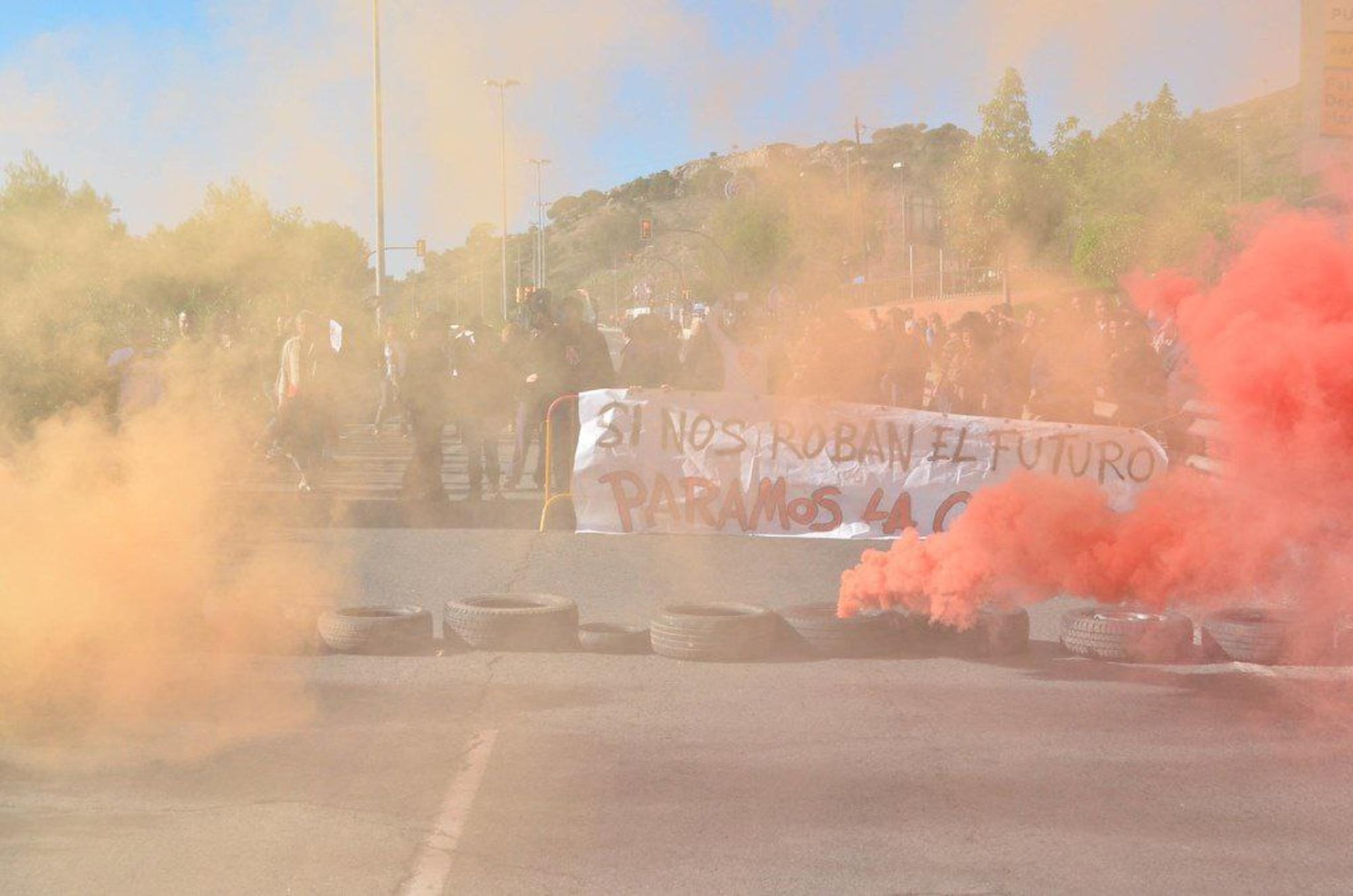 Movilización del movimiento por la vivienda de Málaga. Activistas y vecin*s de La Palmilla, 2012