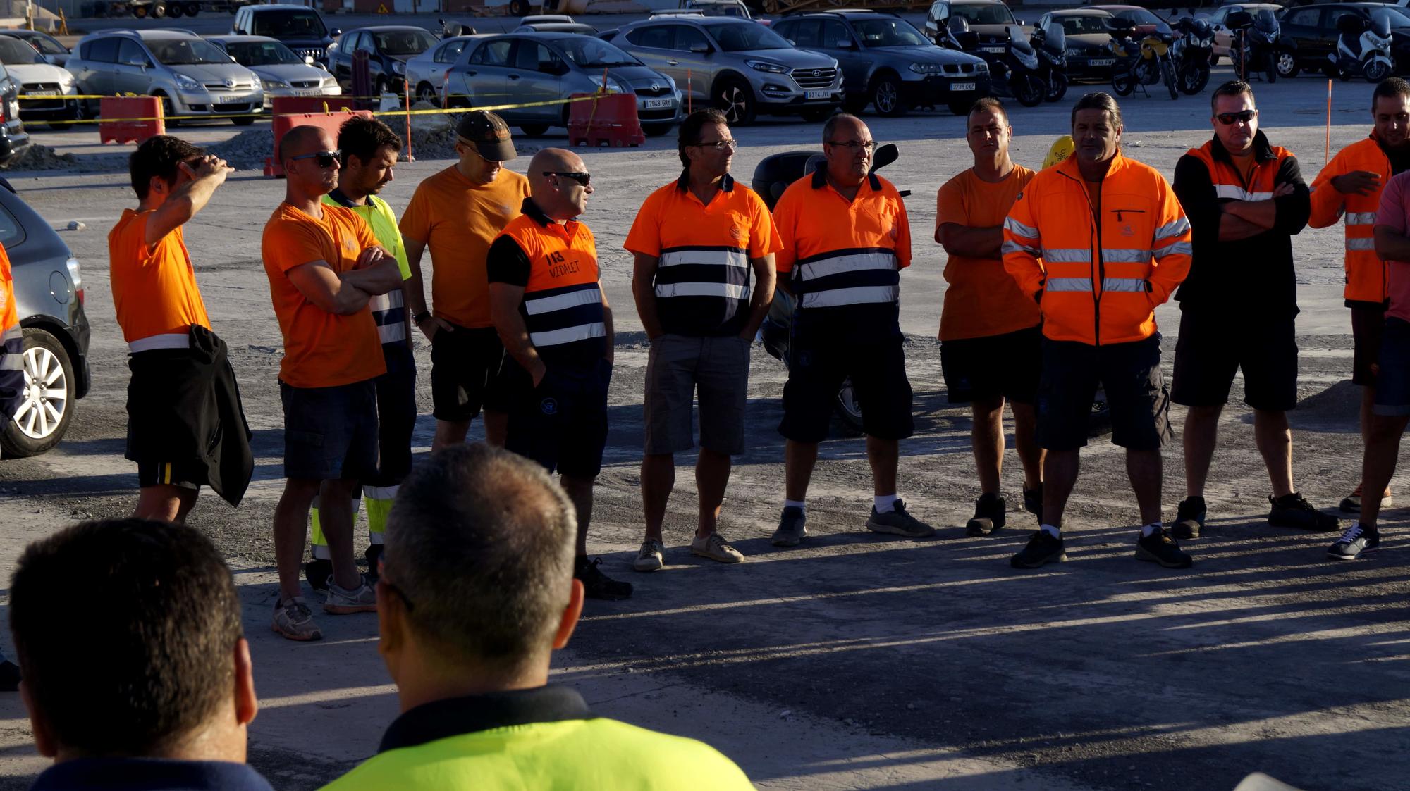 Estibadores reunidos en Alicante.