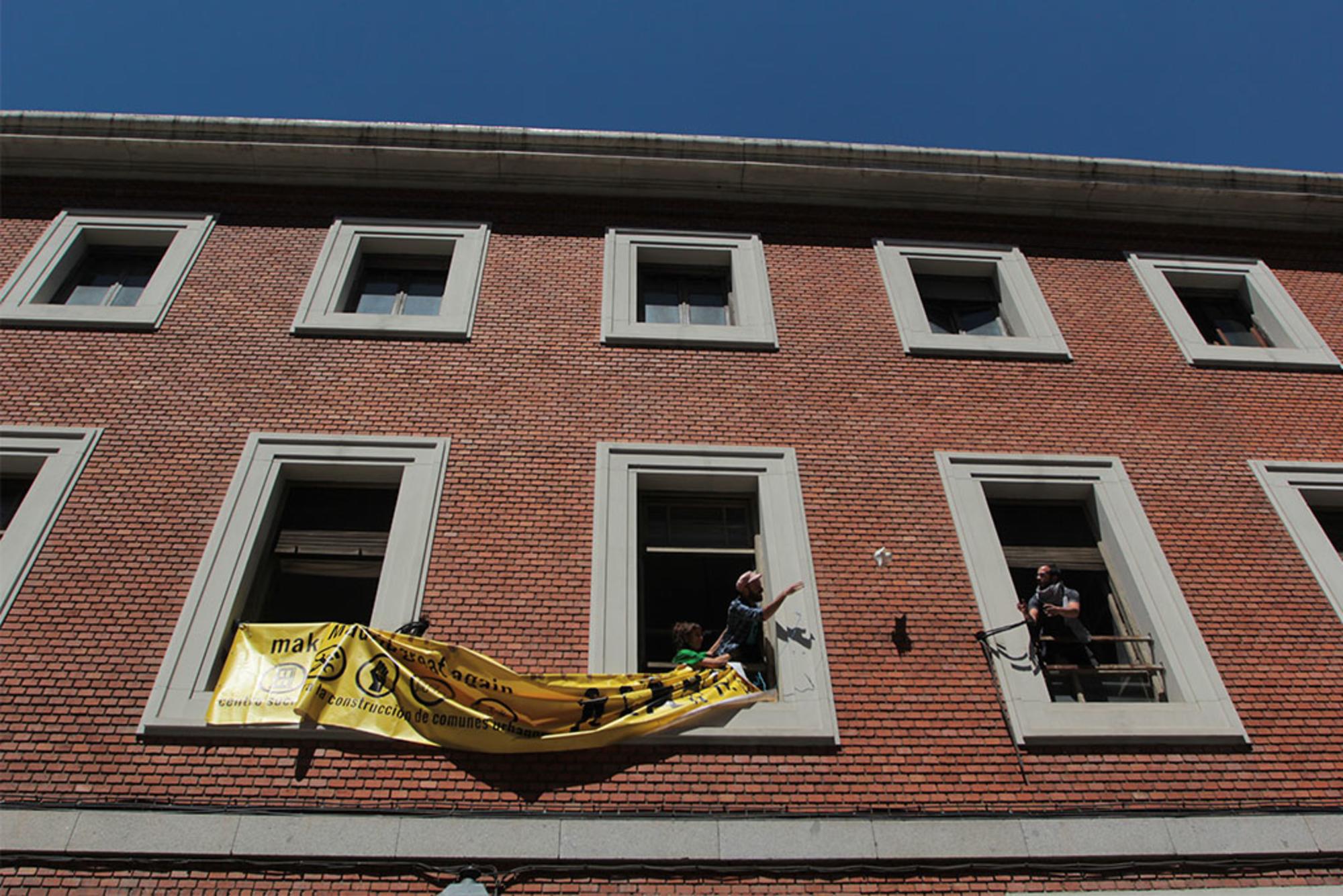 Okupación del edificio en la calle Gobernador