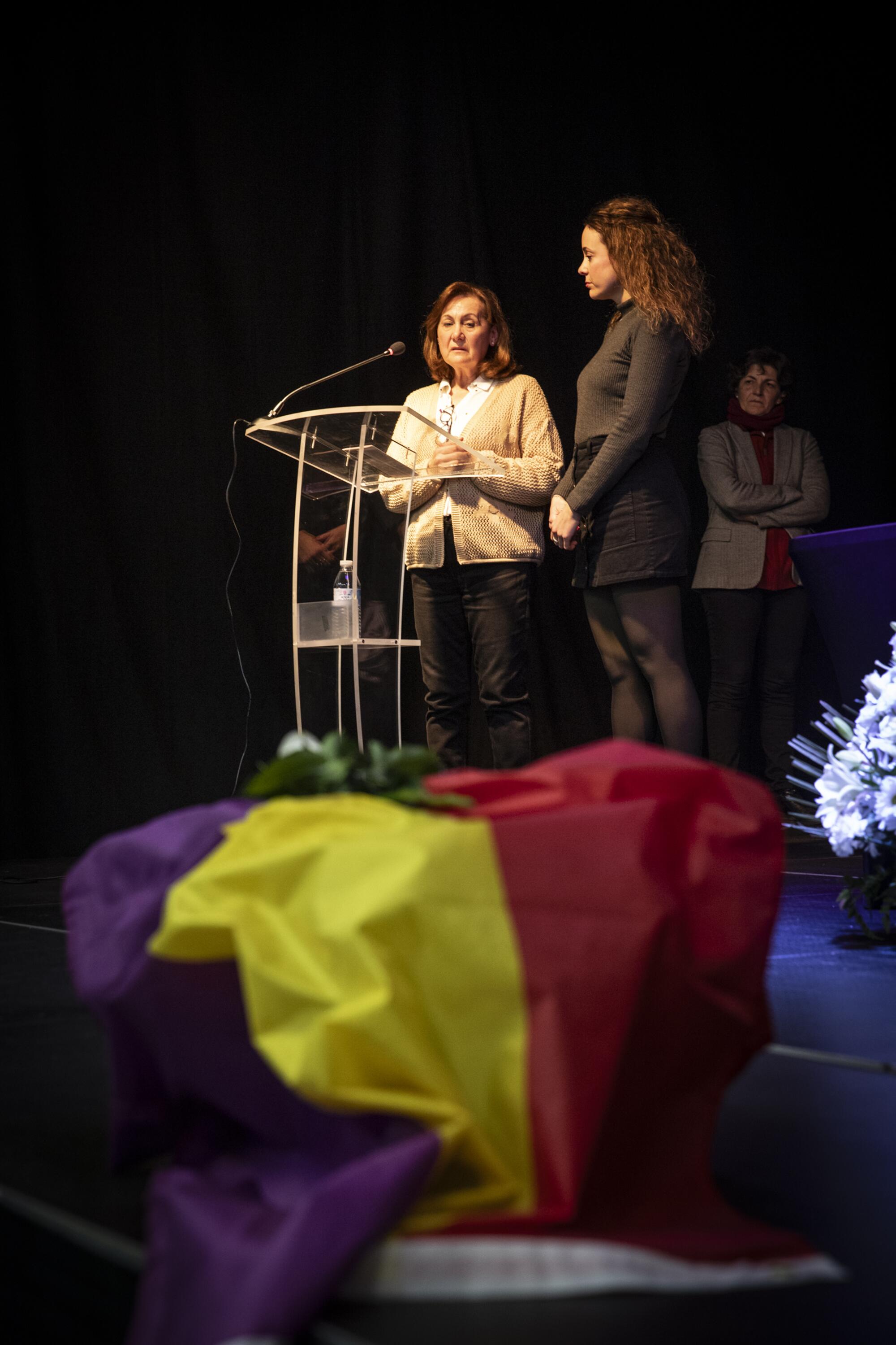 Entrega restos de Carmen Rodríguez Parra, José Raya Hurtado, Francisco Soriano López y José García Esteban en Víznar, Granada - 1