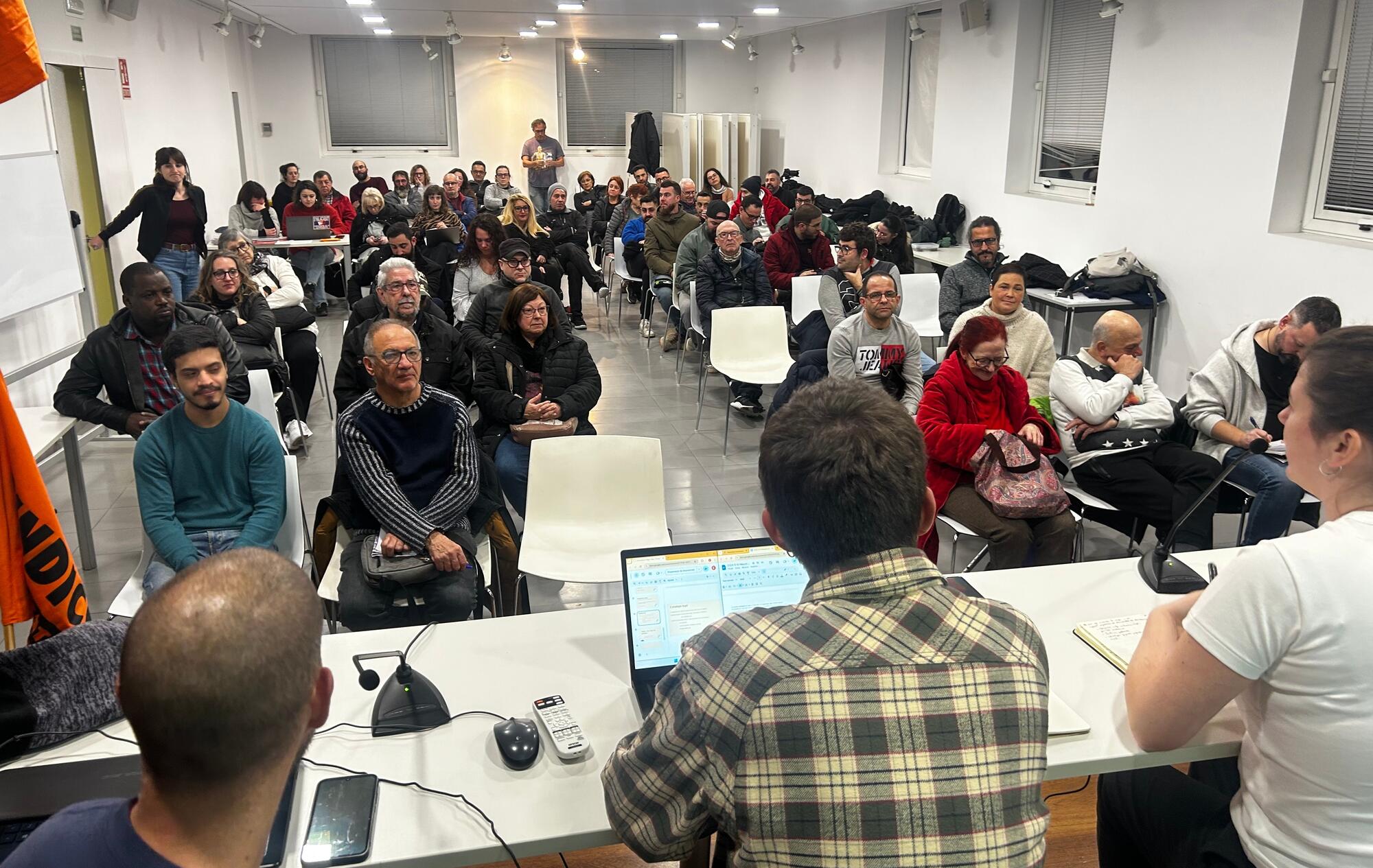 Asamblea de promociones de vivienda protegida en Catalunya deciden ir a la huelga.