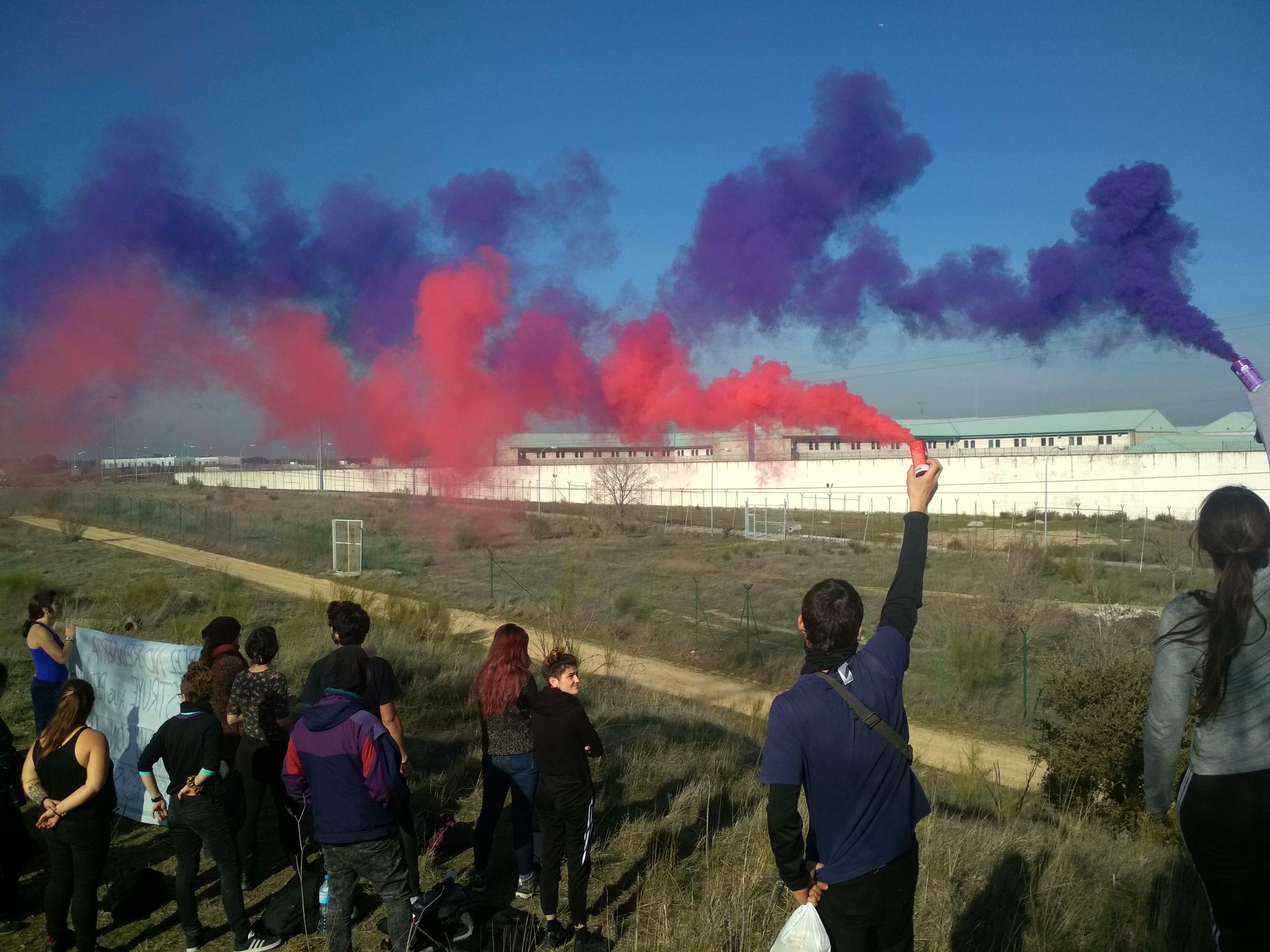 Concentración a las afueras de la cárcel de Navalcarnero (Madrid)