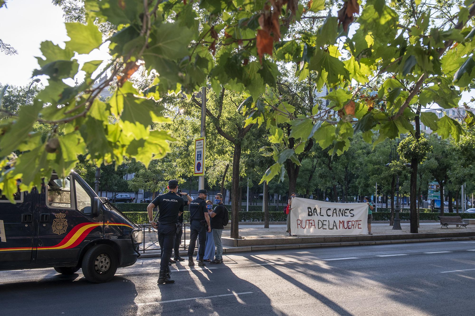 Bloquean la entrada a la sede de la Unión Europea para denunciar los abusos en las fronteras - 7