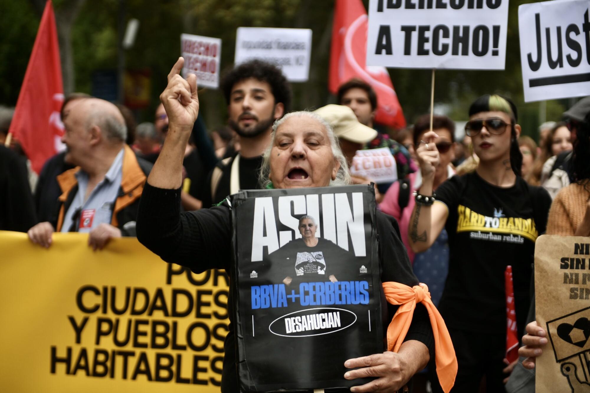 Decenas de miles de personas tomaron Madrid el 13 de octubre de 2024 para protestar por la falta de medidas para contener los precios del alquiler. - 4