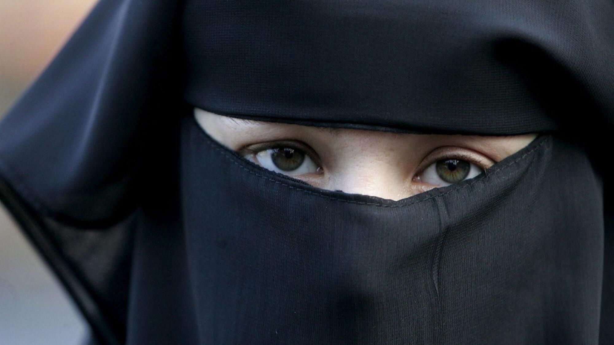 Mujer con niqab