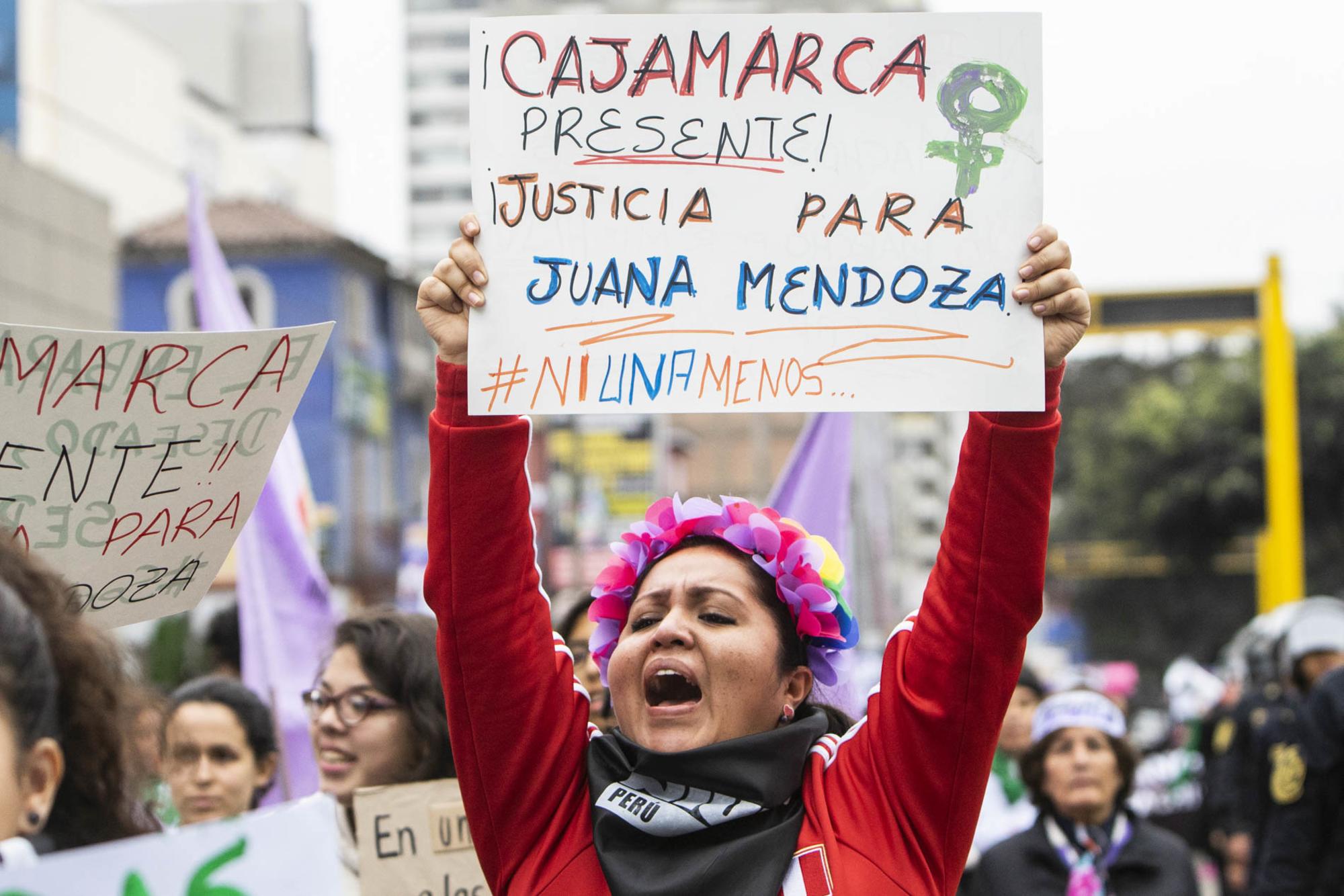 Manifestación feminicidio violencia machista Perú.