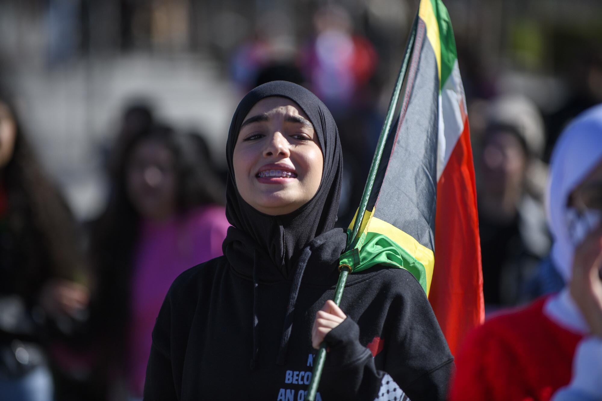 Manifestación del 17 de febrero "Libertad para Palestina" convocada por Sumar, IU, Más País, PCE y los grandes sindicatos. El PSOE apoyó la manifestación como "participante". - 1