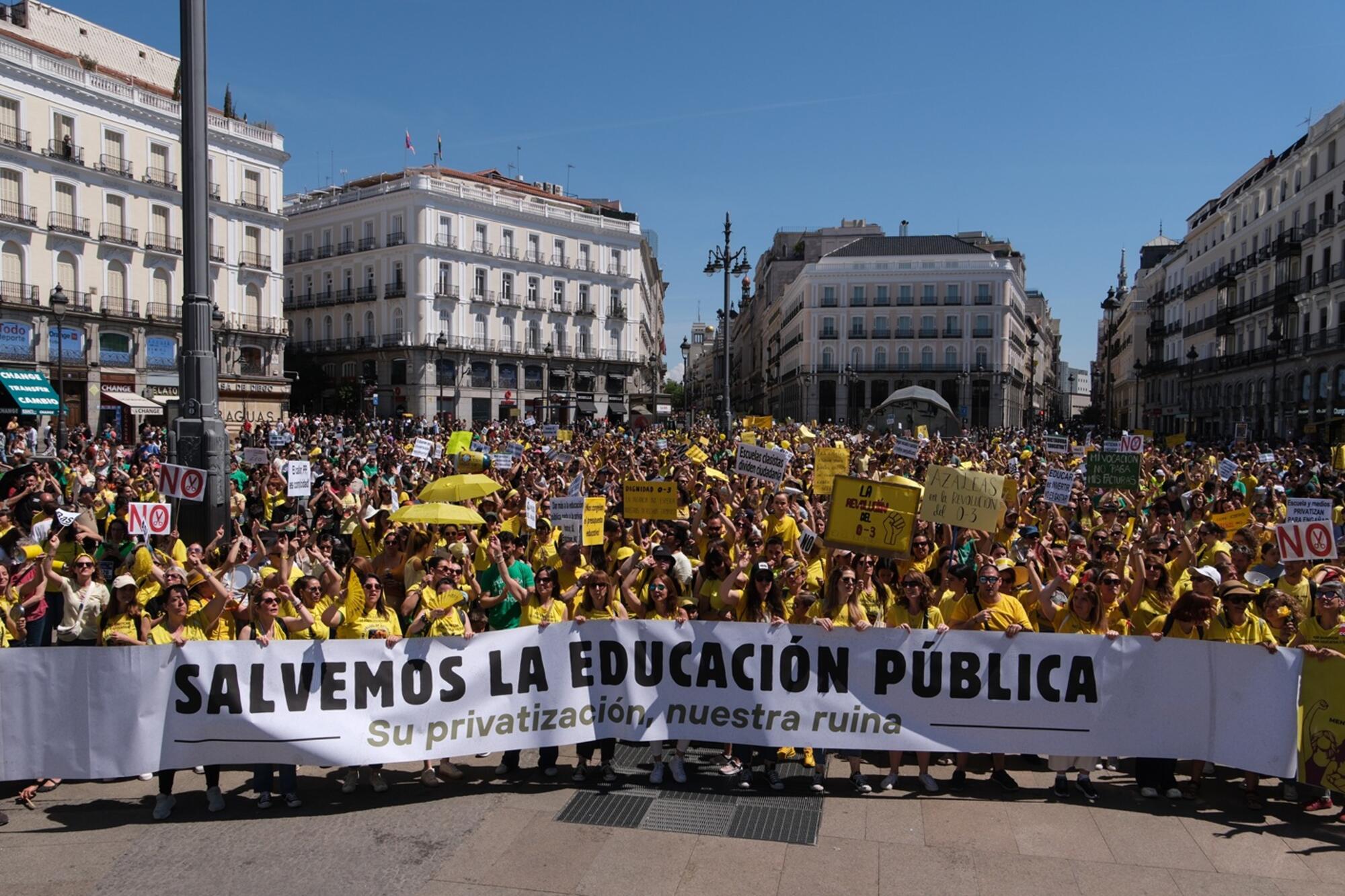 Manifestación Educación Pública 19 abril 26 - 1