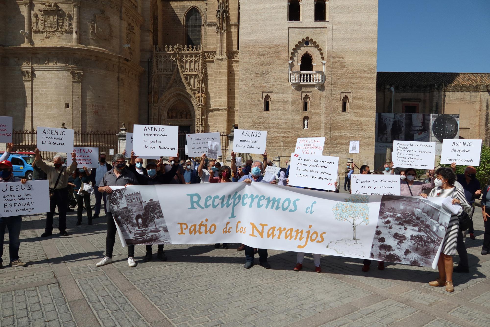 Protesta recuperar inmatriculación Patio Naranjos Sevilla
