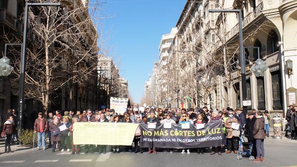 Manifestación contra cortes de luz Granada portada