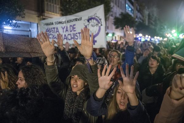 Manifestacion contra la sentencia del 'caso Manresa' en Madrid - 6