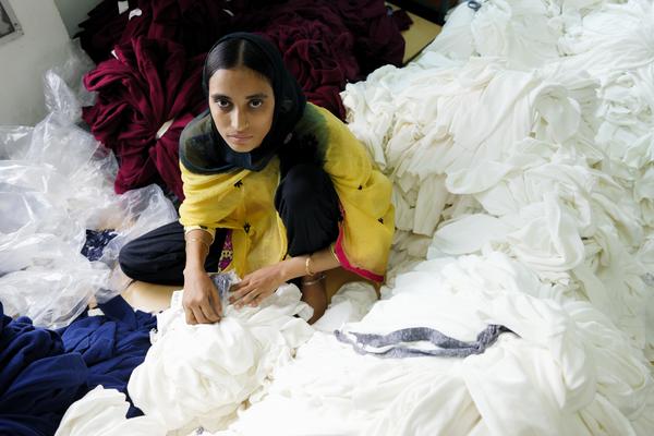 Trabajadora industria de la moda de Bangladesh