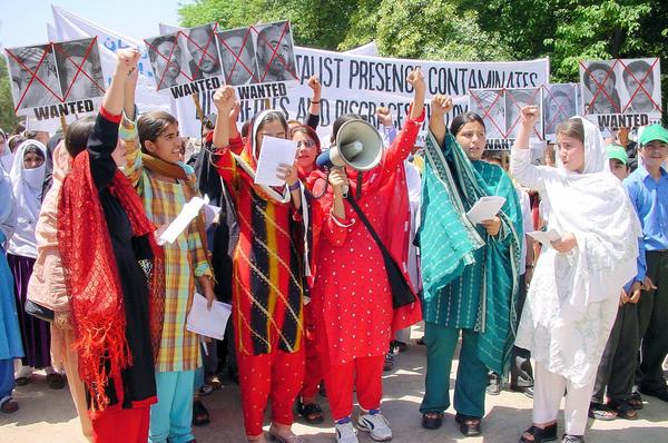 Activistas afganas protestan contra el régimen Talibán
